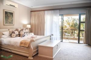 Palms On Byrne 5 Bed 6 bath 10 sleeper Tuscan Villa and Jacuzzi