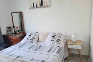 Bright house in Pezens for 8 people