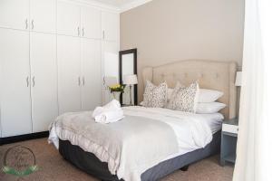 Palms On Byrne 5 Bed 6 bath 10 sleeper Tuscan Villa and Jacuzzi