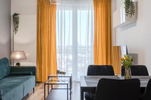 Lubelska 17th Heaven Apartment by BookingHost