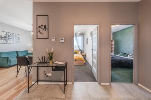 Lubelska 17th Heaven Apartment by BookingHost