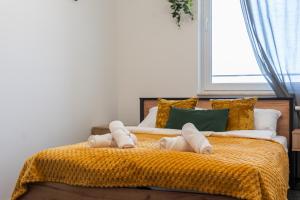 Lubelska 17th Heaven Apartment by BookingHost