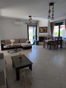 LEONtsini Villa country House