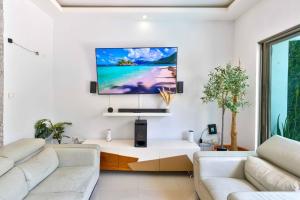 Private Pool - 4 Bedroom - 247 Security