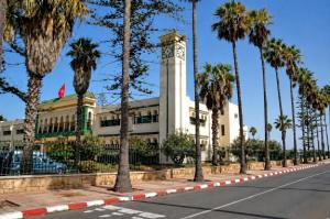À 100 m de la plage, calme côté cour, charme marocain, 1 chambre et 3 couchages dans salon, parking