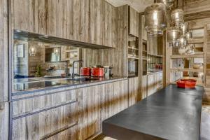 Modern Jaillet Pearl Newly Renovated