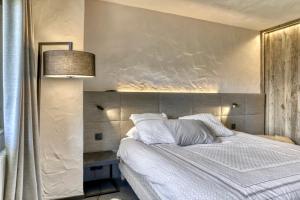 Modern Jaillet Pearl Newly Renovated