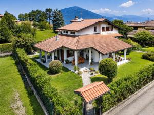 Villa dei Mumi by Lago Reisen