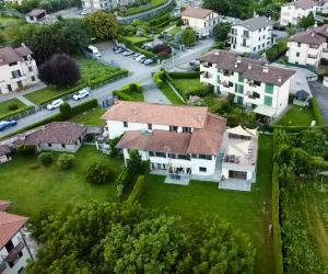Casa Mario Spacious Garden Apartments, Lake Como