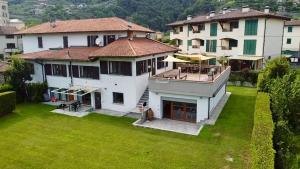 Casa Mario Spacious Garden Apartments, Lake Como