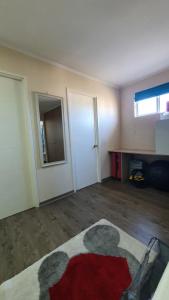 Hermosa casa completamente amoblada 4 dormitorios, sala de estar, cocina, jardín y 2 estacionamientos