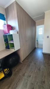 Hermosa casa completamente amoblada 4 dormitorios, sala de estar, cocina, jardín y 2 estacionamientos