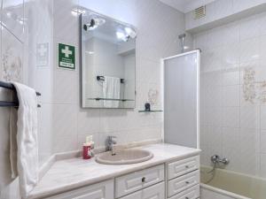 #411 Sunny 1BR Apartment Near the Beach