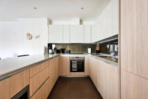 Host My Nest - 2 Bed with Parking by Thames