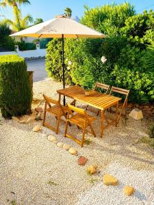 Apartamento con jardín, piscina y parking