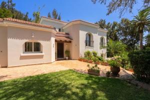 Exclusive Luxury Villa - Private Pool and Lush Garden