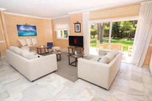 Exclusive Luxury Villa - Private Pool and Lush Garden