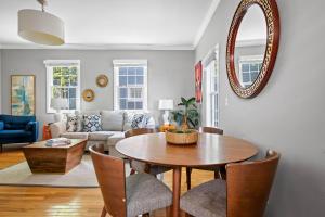 Charming Ground Floor Suite 6 Blocks To King