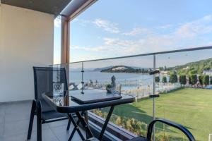 Vik Lakefront Oasis - Beachfront Apartment with Sunset Balcony & Elevator