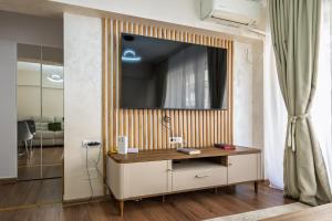Victoriei 1BR Flat - Spectacular Boulevard Views