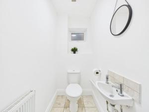 Worcester Retreat by Signature Stays - Pool & Spa - Gym - Modern