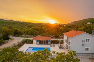 Villa Sky Stone, Heated Pool, Playground