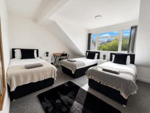 2 Bedroom Scenic Apartment, with Balcony View & Parking