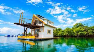 The Sea Spot! Hip-Nautic Floating Lodge