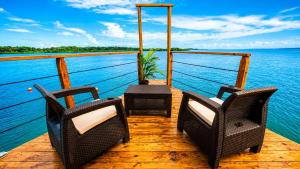 The Sea Spot! Hip-Nautic Floating Lodge