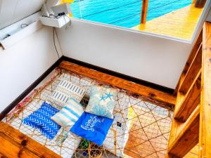 The Sea Spot! Hip-Nautic Floating Lodge
