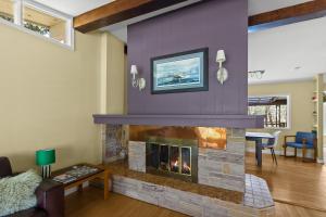 West End 4BR Stay Patio BBQ Firepit WiFi Parking
