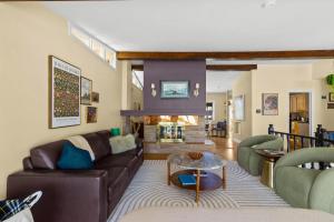 West End 4BR Stay Patio BBQ Firepit WiFi Parking