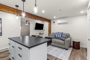 Duckworth Suite2B Kitchen, WD & WiFi DT