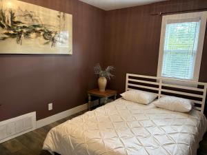 Brookswood Oasis - Guest suite,1 bedroom,1 den & 1 full bathroom