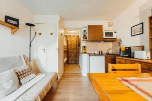 Studio with balcony and private parking