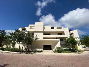 Apt with Private Terrace and Jacuzzi in Aldea Zama
