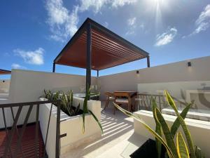 Apt with Private Terrace and Jacuzzi in Aldea Zama