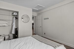 Mountain Escape 2 Beds Near Banff with BBQ and Views