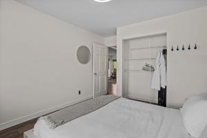 Mountain Escape 2 Beds Near Banff with BBQ and Views