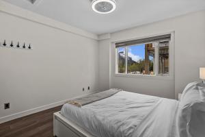 Mountain Escape 2 Beds Near Banff with BBQ and Views