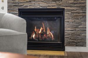 Mountain Escape 2 Beds Near Banff with BBQ and Views