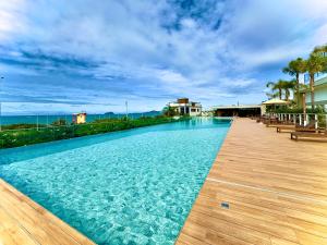 Aptos Pé na Areia Condomínio Resort Completo com Piscina Sala de Jogos, Brinquedoteca, Playground e Portaria 24H 2 Quartos com Ar-Condicionado, Churrasqueira Privativa Reserve Agora e Viva essa Experiência