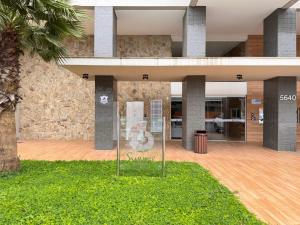 Aptos Pé na Areia Condomínio Resort Completo com Piscina Sala de Jogos, Brinquedoteca, Playground e Portaria 24H 2 Quartos com Ar-Condicionado, Churrasqueira Privativa Reserve Agora e Viva essa Experiência