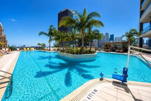 2 Bedrooms Condo with Balcony & Amazing Views in Downtown
