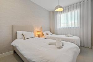 Luxury 2BR in Camarate Hills - Pool and Garden