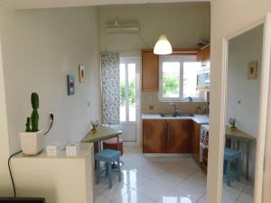 Sweet Apartment in Nea Chora, Balcony & Mountain View, Steps from the Sea