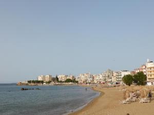 Sweet Apartment in Nea Chora, Balcony & Mountain View, Steps from the Sea