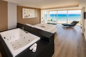 GLAM ONLY FAMILIES Planet Costa Dorada