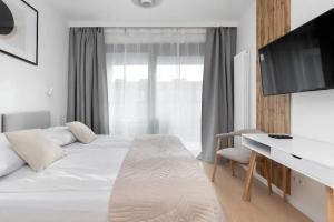 Popiełuszki Modern Apartment by Solarento