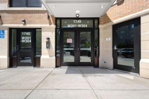 Luxury Modern Condo Near Notre Dame 2BD 2BA